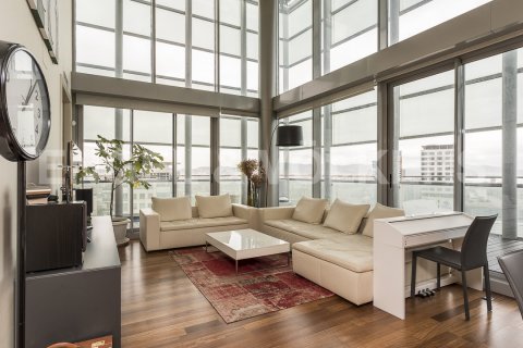Ático de 3 dormitorios en venta en Sant Martí, Barcelona, Cataluña, Spain № 2647