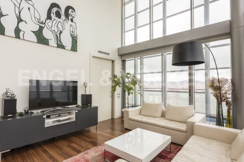Ático de 3 dormitorios en venta en Sant Martí, Barcelona, Cataluña, Spain № 2647 - foto 21