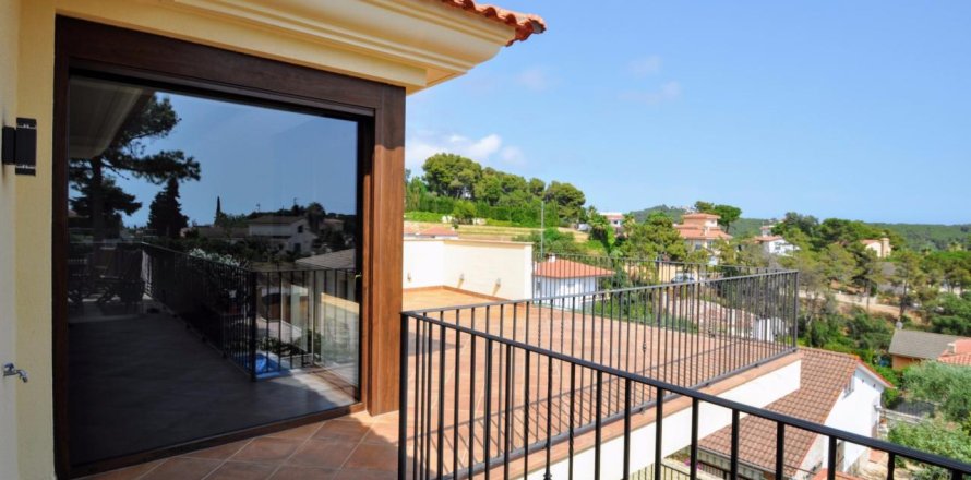Сasa de 8 dormitorios en venta en Lloret de Mar, Gerona, Cataluña, Spain № 1362