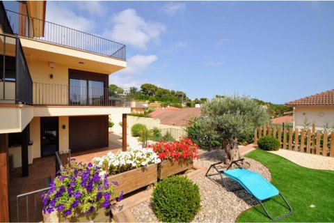 Сasa de 8 dormitorios en venta en Lloret de Mar, Gerona, Cataluña, Spain № 1362 - foto 11