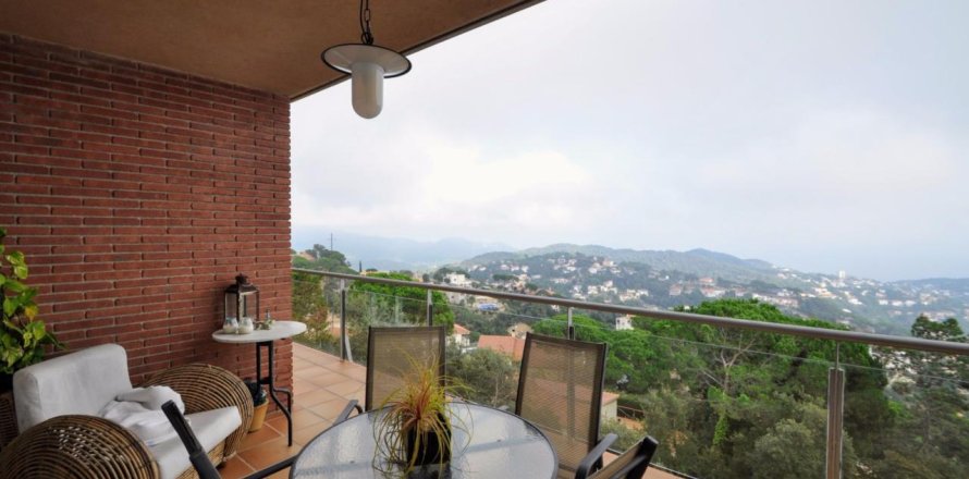 Сasa de 6 dormitorios en venta en Lloret de Mar, Gerona, Cataluña, Spain № 1363