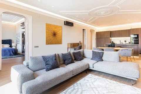 Apartamento de 2 dormitorios en venta en Barcelona, Cataluña, Spain № 1364