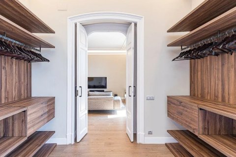 2 bedrooms apartment for sale in Barcelona, Catalonia, Spain № 1364 - photo 17
