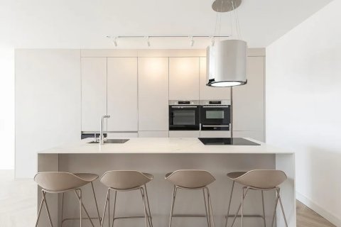 Apartamento de 2 dormitorios en venta en Barcelona, Cataluña, Spain № 1366 - foto 2