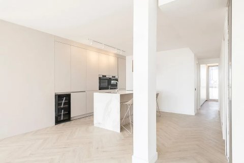Apartamento de 2 dormitorios en venta en Barcelona, Cataluña, Spain № 1366 - foto 6