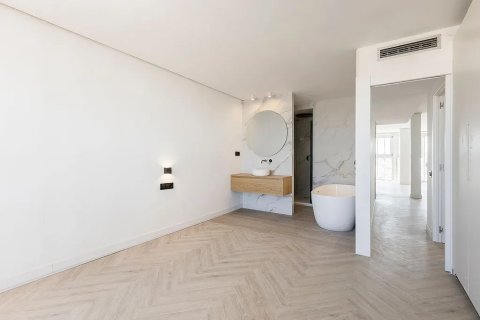 Apartamento de 2 dormitorios en venta en Barcelona, Cataluña, Spain № 1366 - foto 30