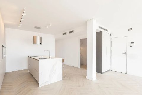 Apartamento de 2 dormitorios en venta en Barcelona, Cataluña, Spain № 1366 - foto 12