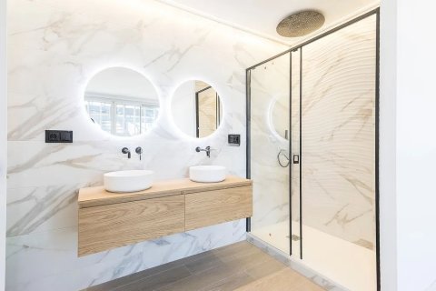 Apartamento de 2 dormitorios en venta en Barcelona, Cataluña, Spain № 1366 - foto 28