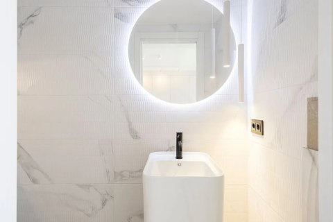 Apartamento de 2 dormitorios en venta en Barcelona, Cataluña, Spain № 1366 - foto 20