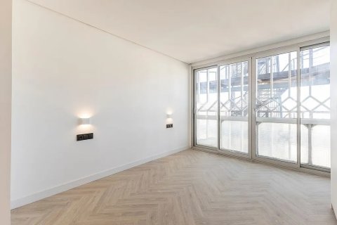 Apartamento de 2 dormitorios en venta en Barcelona, Cataluña, Spain № 1366 - foto 25