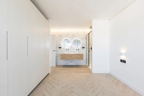 Apartamento de 2 dormitorios en venta en Barcelona, Cataluña, Spain № 1366 - foto 26