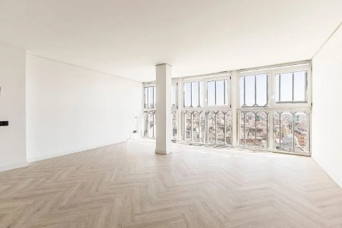 Apartamento de 2 dormitorios en venta en Barcelona, Cataluña, Spain № 1366 - foto 14