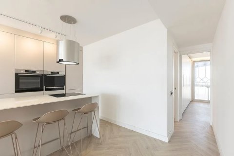 Apartamento de 2 dormitorios en venta en Barcelona, Cataluña, Spain № 1366 - foto 22