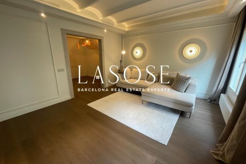 3 bedrooms apartment for sale in Eixample, Barcelona, Catalonia, Spain № 2467 - photo 15