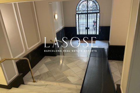 3 bedrooms apartment for sale in Eixample, Barcelona, Catalonia, Spain № 2467 - photo 24