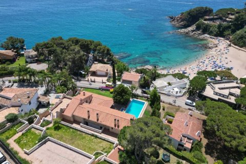 Сasa de 5 dormitorios en venta en Blanes, Gerona, Cataluña, Spain № 2470