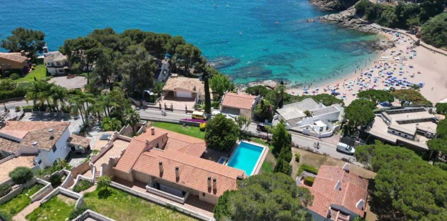 Сasa de 5 dormitorios en venta en Blanes, Gerona, Cataluña, Spain № 2470