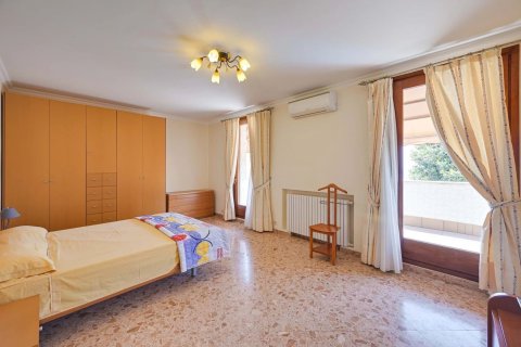 Сasa de 5 dormitorios en venta en Blanes, Gerona, Cataluña, Spain № 2470 - foto 8