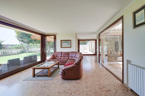 Сasa de 5 dormitorios en venta en Blanes, Gerona, Cataluña, Spain № 2470 - foto 30