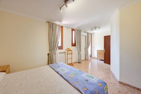 Сasa de 5 dormitorios en venta en Blanes, Gerona, Cataluña, Spain № 2470 - foto 5