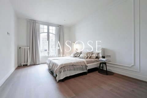 4 bedrooms apartment for sale in Eixample, Barcelona, Catalonia, Spain № 2466 - photo 19