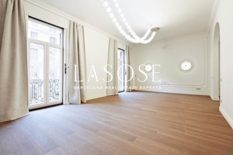 Apartamento de 4 dormitorios en venta en Eixample, Barcelona, Cataluña, Spain № 2466