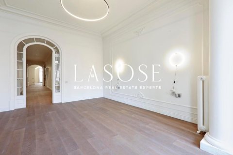 4 bedrooms apartment for sale in Eixample, Barcelona, Catalonia, Spain № 2466 - photo 29