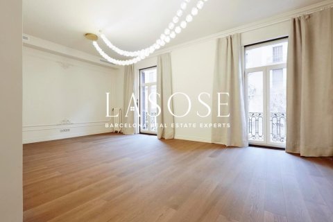 4 bedrooms apartment for sale in Eixample, Barcelona, Catalonia, Spain № 2466 - photo 20