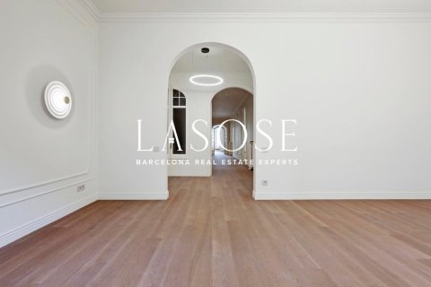 4 bedrooms apartment for sale in Eixample, Barcelona, Catalonia, Spain № 2466 - photo 13