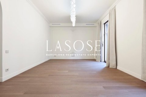 4 bedrooms apartment for sale in Eixample, Barcelona, Catalonia, Spain № 2466 - photo 18