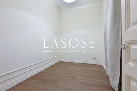 4 bedrooms apartment for sale in Eixample, Barcelona, Catalonia, Spain № 2466 - photo 23