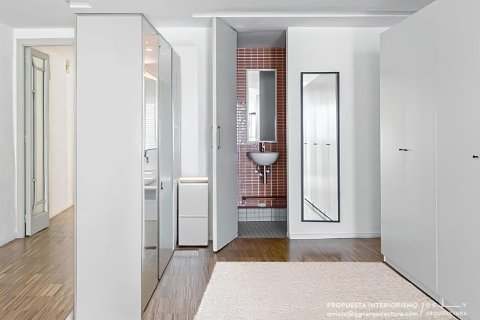 Apartamento de 2 dormitorios en venta en Ciudad Vieja, Barcelona, Cataluña, Spain № 2465 - foto 25