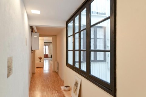 Apartamento de 2 dormitorios en venta en Ciudad Vieja, Barcelona, Cataluña, Spain № 2465 - foto 8