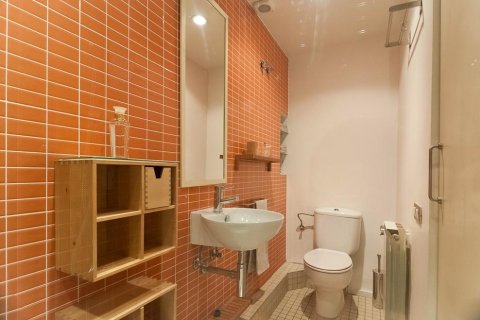 Apartamento de 2 dormitorios en venta en Ciudad Vieja, Barcelona, Cataluña, Spain № 2465 - foto 20