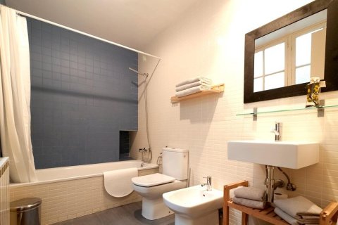 Apartamento de 2 dormitorios en venta en Ciudad Vieja, Barcelona, Cataluña, Spain № 2465 - foto 11