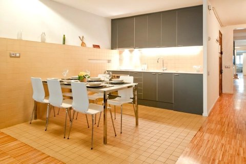 Apartamento de 2 dormitorios en venta en Ciudad Vieja, Barcelona, Cataluña, Spain № 2465 - foto 6