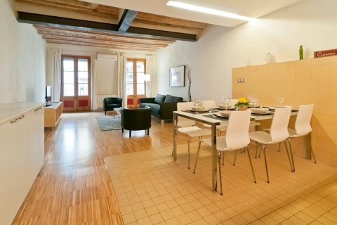 Apartamento de 2 dormitorios en venta en Ciudad Vieja, Barcelona, Cataluña, Spain № 2465 - foto 3