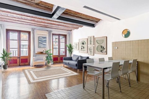 Apartamento de 2 dormitorios en venta en Ciudad Vieja, Barcelona, Cataluña, Spain № 2465 - foto 2