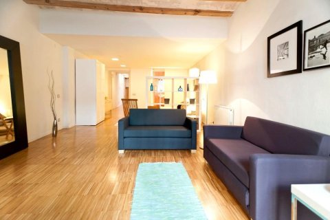 Apartamento de 2 dormitorios en venta en Ciudad Vieja, Barcelona, Cataluña, Spain № 2465 - foto 4
