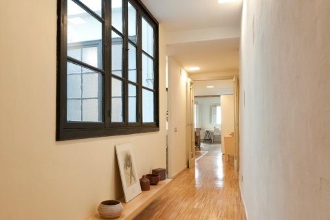 Apartamento de 2 dormitorios en venta en Ciudad Vieja, Barcelona, Cataluña, Spain № 2465 - foto 13