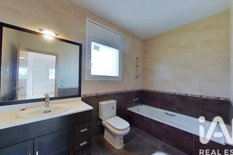Сasa de 5 dormitorios en venta en Bellvei, Tarragona, Cataluña, Spain № 8394 - foto 30