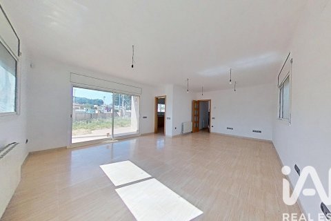 Сasa de 5 dormitorios en venta en Bellvei, Tarragona, Cataluña, Spain № 8394 - foto 29