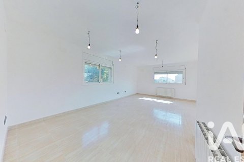 Сasa de 5 dormitorios en venta en Bellvei, Tarragona, Cataluña, Spain № 8394 - foto 20