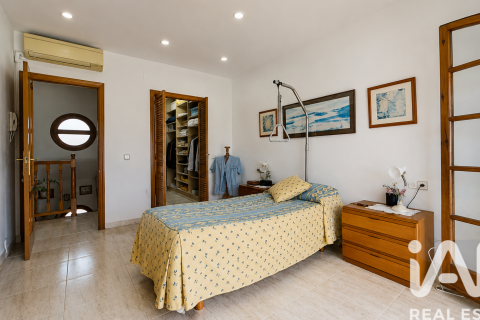 Купить дом в Эль-Вендрель, Испания с 3 спальни, 299м², № 8397 - фото 4