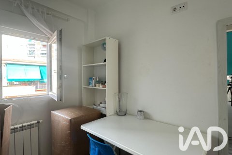 Apartamento de 3 dormitorios en venta en Barcelona, Cataluña, Spain № 8822 - foto 5