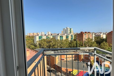 Apartamento de 3 dormitorios en venta en Barcelona, Cataluña, Spain № 8822 - foto 9