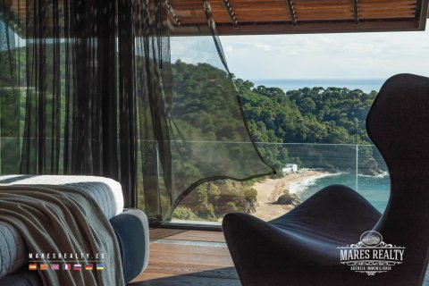 Villa de 6 dormitorios en venta en Lloret de Mar, Gerona, Cataluña, Spain № 991 - foto 2
