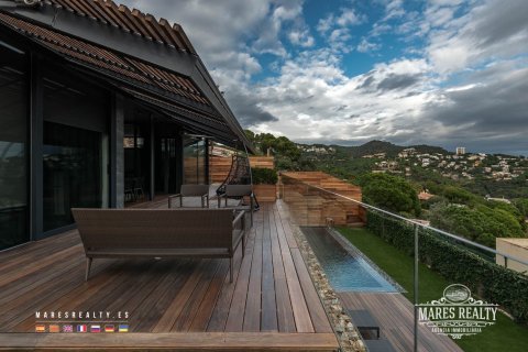 Villa de 6 dormitorios en venta en Lloret de Mar, Gerona, Cataluña, Spain № 991 - foto 7