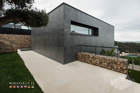 Villa de 6 dormitorios en venta en Lloret de Mar, Gerona, Cataluña, Spain № 991 - foto 3