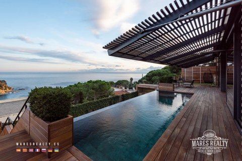 Villa de 6 dormitorios en venta en Lloret de Mar, Gerona, Cataluña, Spain № 991
